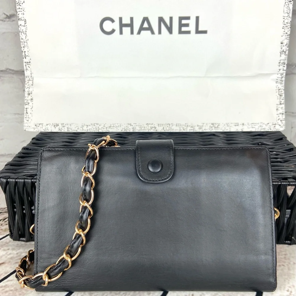CHANEL leather wallet crossbody on chain - Picture 3 of 16